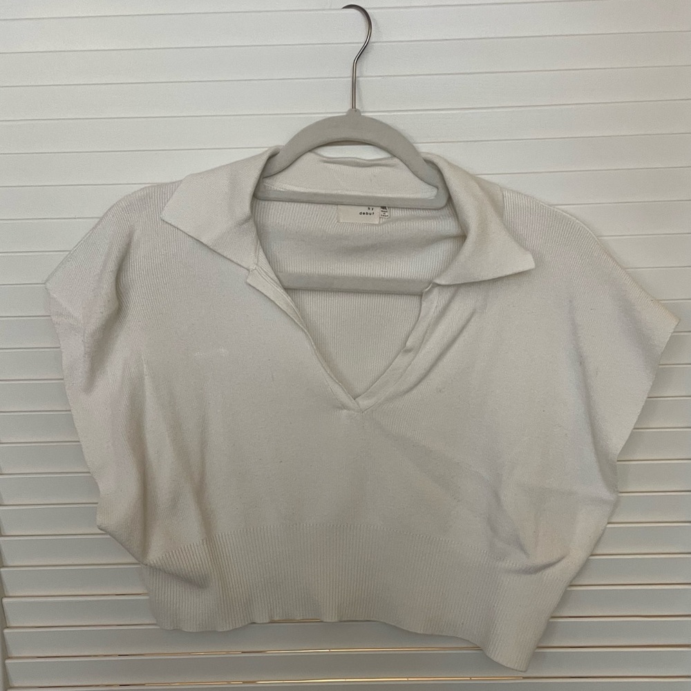 Dreamers by debut. Women’s white crop. Collard.